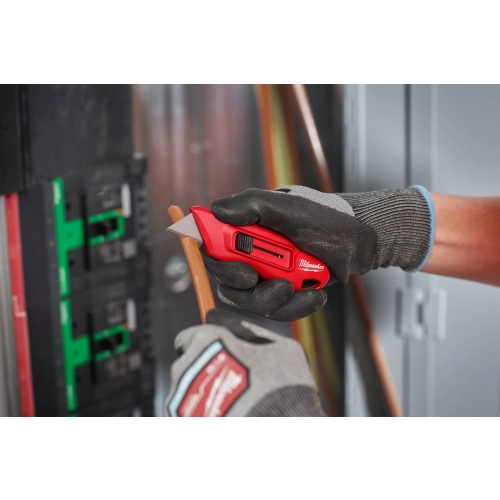 Kompaktowy nożyk wysuwany z ostrzem trapezowym HEAVY DUTY Milwaukee – widok 4